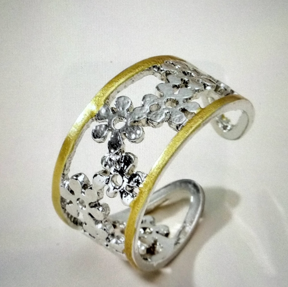 New silver and gold filigree floral adjustable ring - Picture 3 of 3
